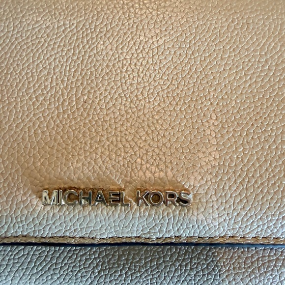 Michael Kors Beige Tan Pebbled Leather Crossbody with Gold Chain - Picture 3 of 7